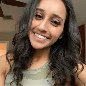 Meet your Posher, Divvya